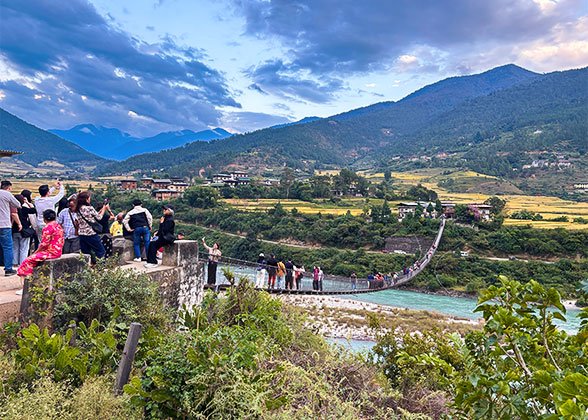 Punakha Suspension Bridge with Idyllic Surroundings Punakha Suspension Bridge with Idyllic Surroundings