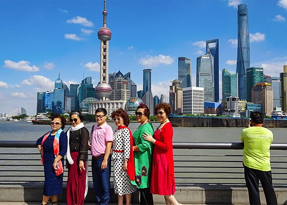 Visitors in the Bund in Warm Daytime