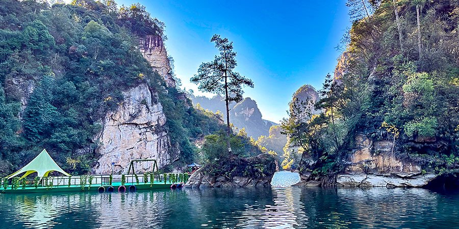 Baofeng Lake on Clear Days