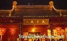 At night, the entrance to the Confucius Temple is ornamented by red lanterns.