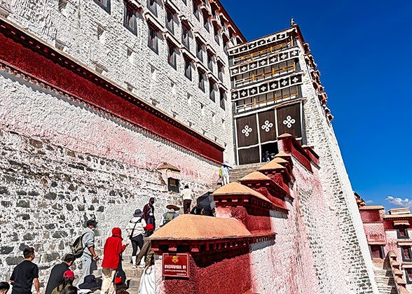 Climb up the Stairs of Potala Palace, Lhasa