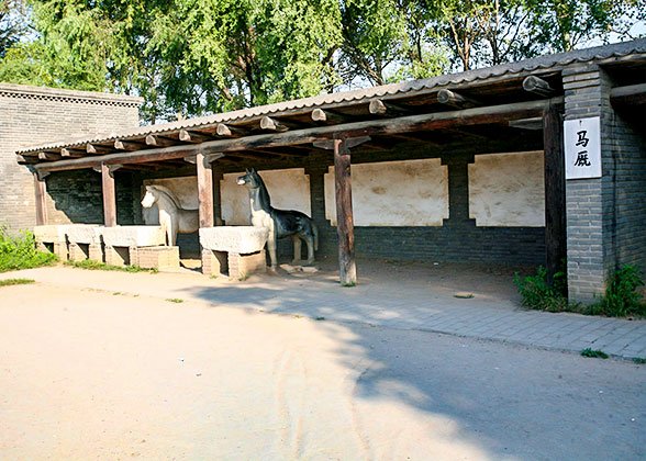 Old Stables, Laolongtou