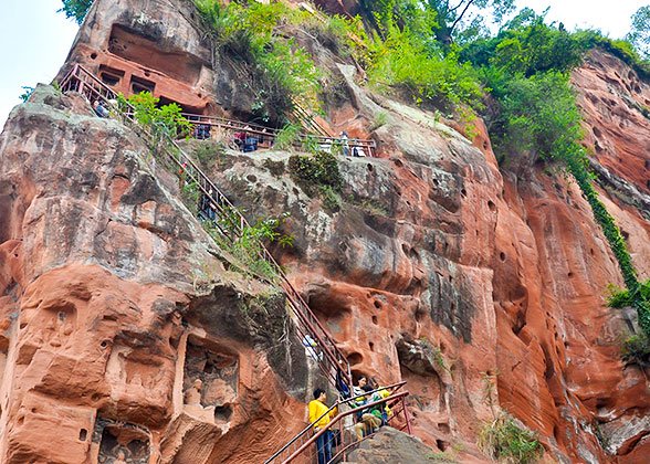 Hiking to the Leshan Giant Buddha Hiking to the Leshan Giant Buddha