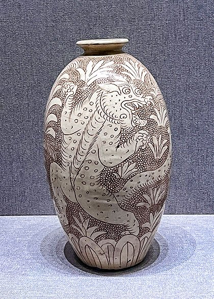 White Tiger Pattern Vase