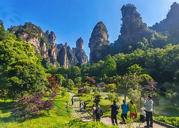 Hike in Zhangjiajie National Forest Park Hike in Zhangjiajie National Forest Park