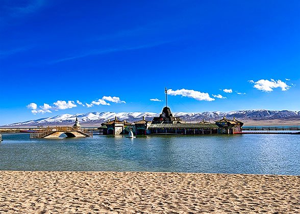 Beautiful Qinghai Lake Surrounded by Snow-capped Mountains Beautiful Qinghai Lake Surrounded by Snow-capped Mountains