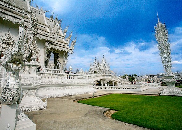 Wat Rong Khun (White Temple)