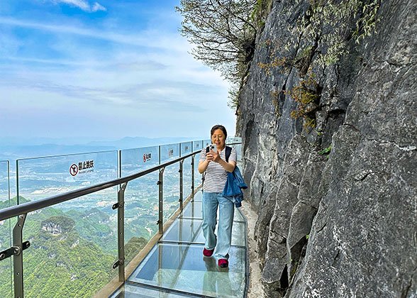 Tianmen Mountain Glass Walkway