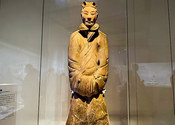 Civil Official Figure