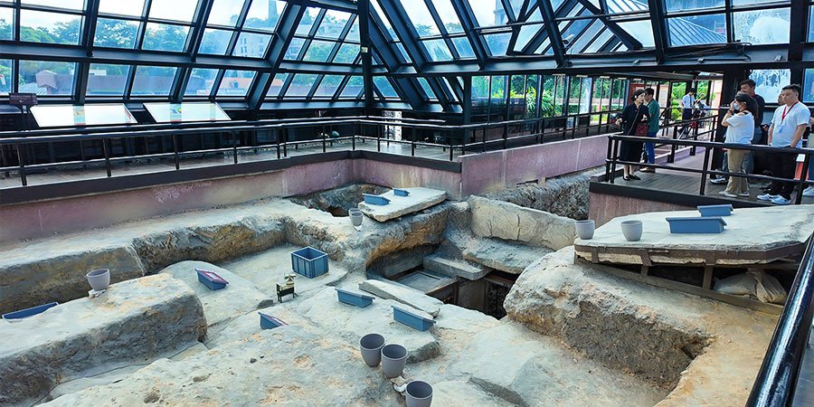The relics exhibited in the Western Han Nanyue King Tomb Museum