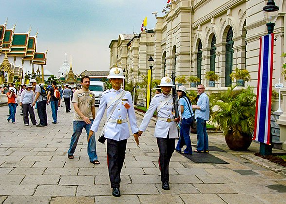 Soldiers at Grand Palace Soldiers at Grand Palace