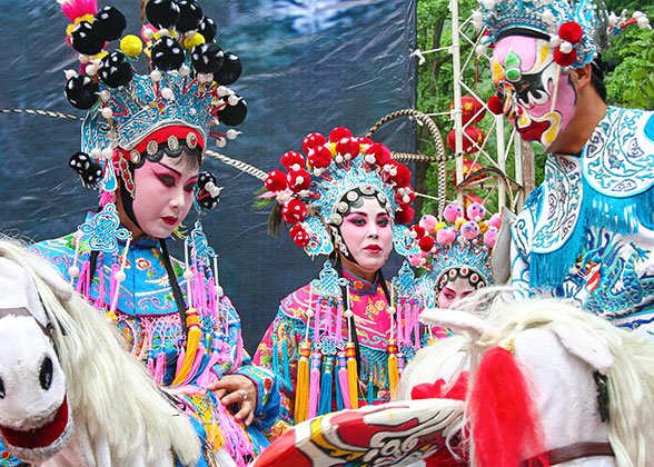 Folk Shows during Chinese New Year