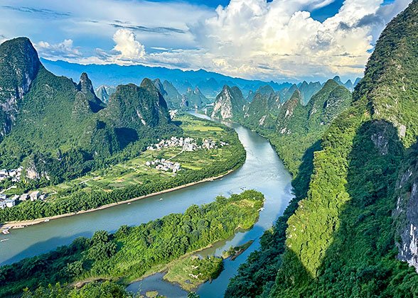 Mount Xianggong on Clear Days