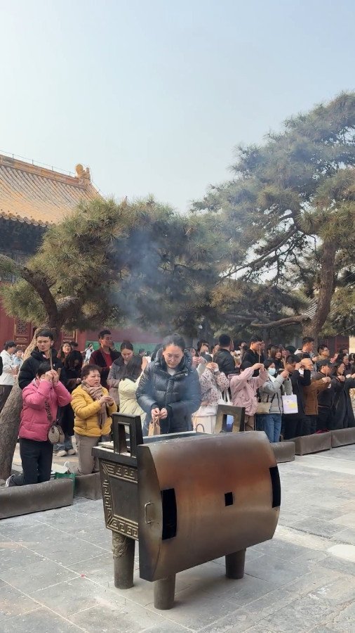 Worshippers at Lama Temple