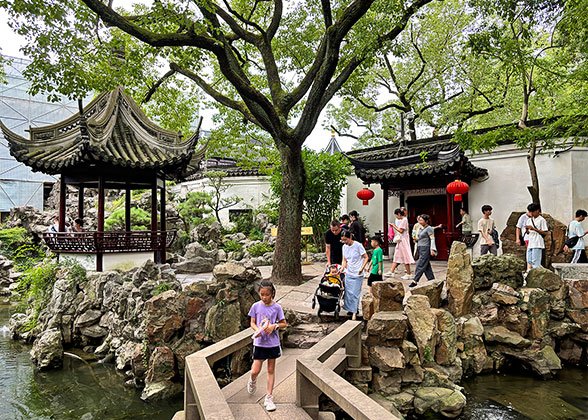 Visit the Classical Yu Garden Visit the Classical Yu Garden