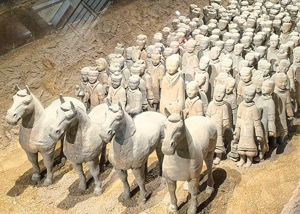 Terracotta Horses and Warriors in Han Dunasty