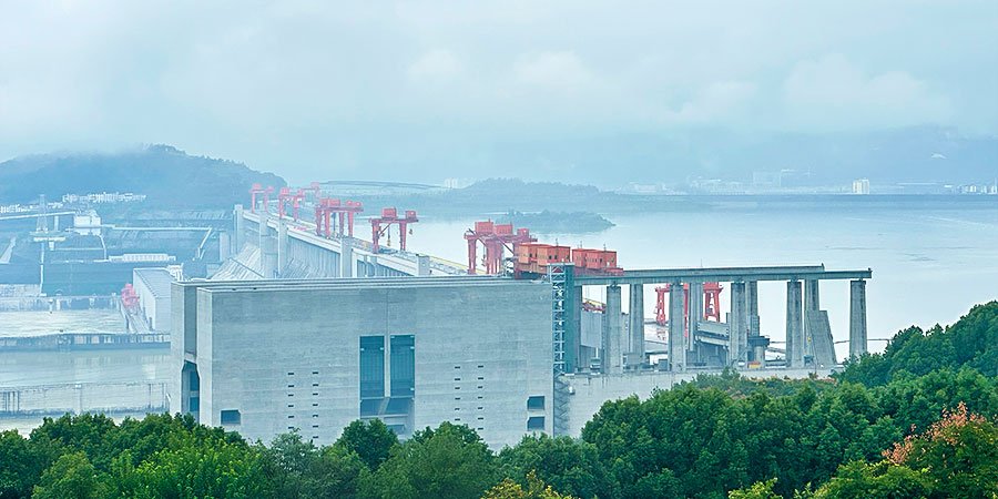 Three Gorges Dam in Cold Winter, Yichang