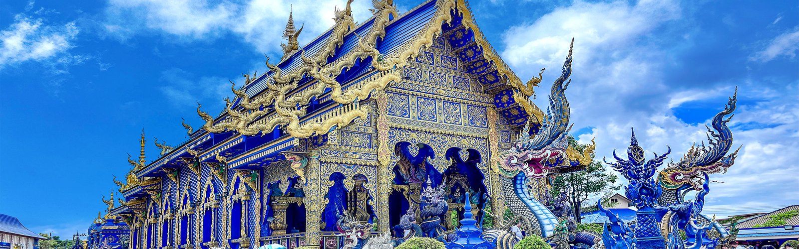 Wat Rong Suea Ten,  Chiang Rai