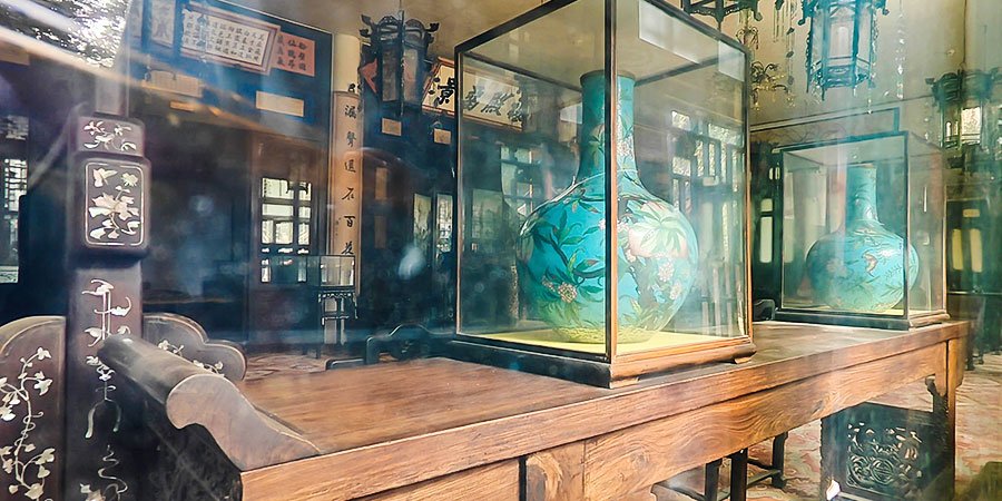 Inside the Hall of Jade Ripples