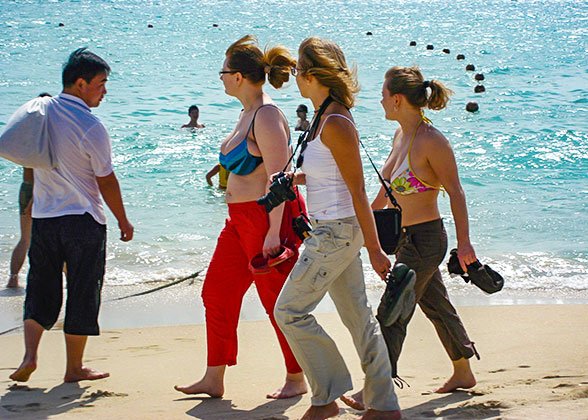 Strolling along the Shoreline, Wannning