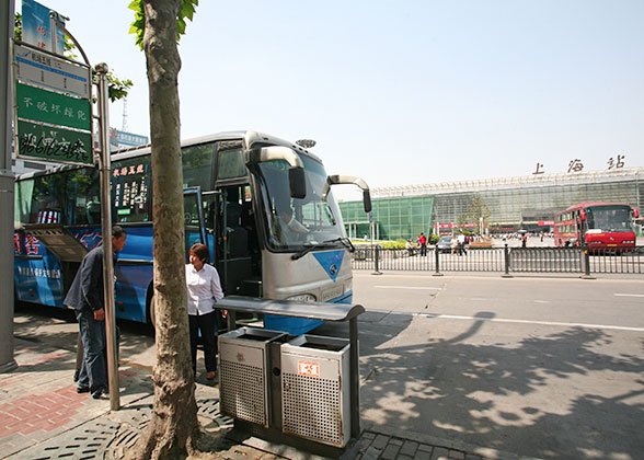 Airport Line 5 near Shanghai Railway Station