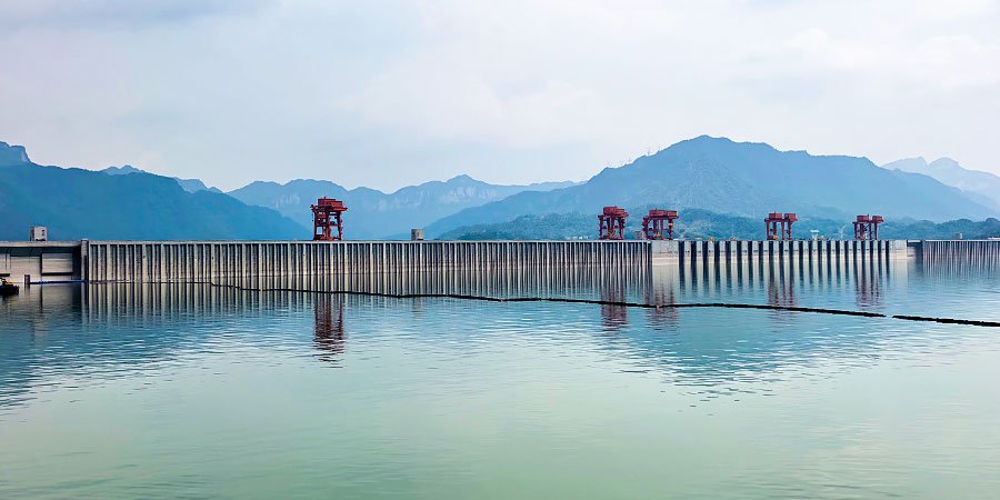 Three Gorges Dam in Cold Winter