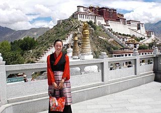 Effie in Lhasa, Tibet