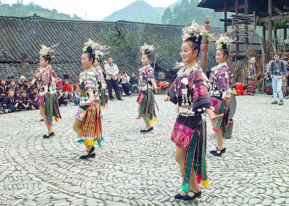 Dong People's Holiday Best with Silver Ornaments Dong People's Holiday Best with Silver Ornaments