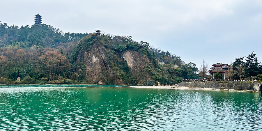 Peaceful and Pleasant View in Dujiangyan