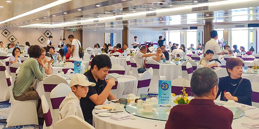 The Restaurant on the Cruiseship