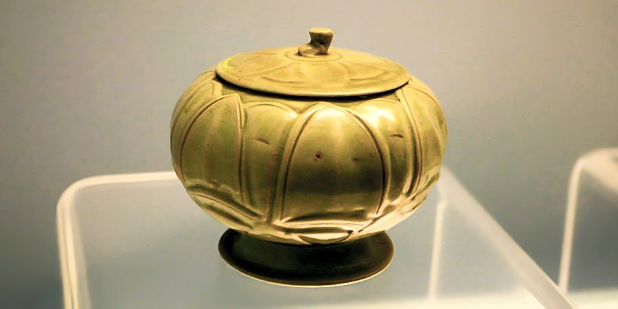 Celadon Lidded Jar, Five Dynasties (907 - 960 AD)