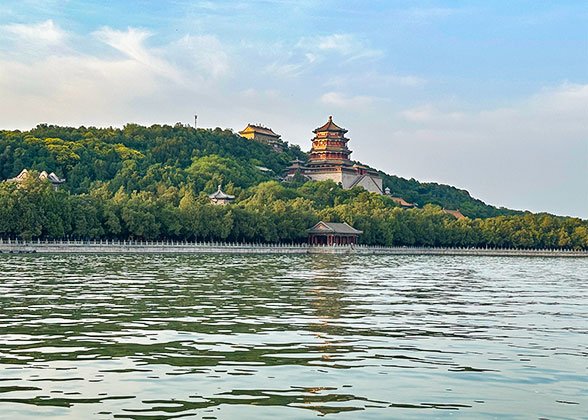 Admire Buddhist Incense Tower from the Causeway