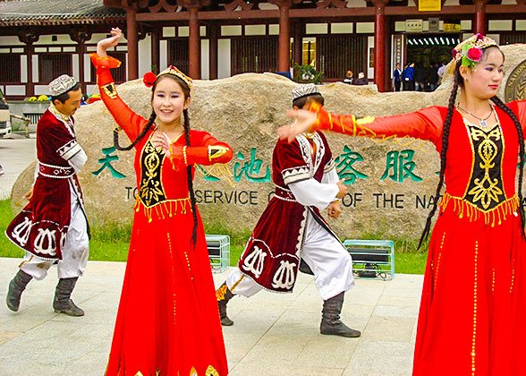 Dance of the Local Peolple in Xinjiang Dance of the Local Peolple in Xinjiang