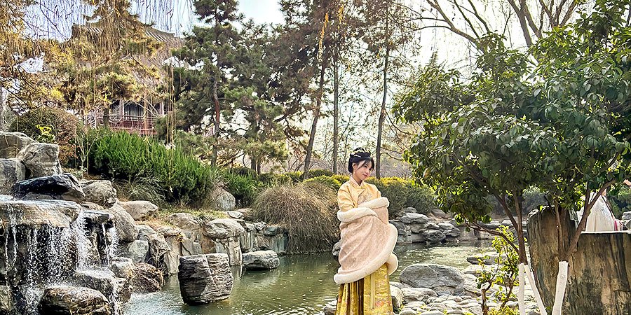 People Wearing Traditional Chinese Clothing