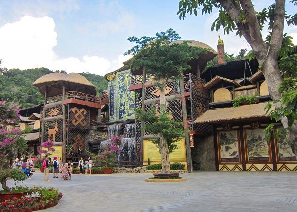 Binglanggu Li and Miao Cultural Heritage Park
