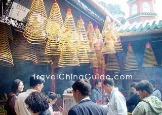 Praying in A-Ma Temple