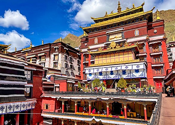 Tashilhunpo Monastery in Shigatse Tashilhunpo Monastery in Shigatse