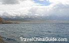 Stand on the bank of the Sayram Lake and view the spectacular water and clouds.