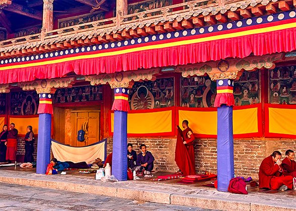 Tibetan Monks in Ta'er Monastery Tibetan Monks in Ta'er Monastery