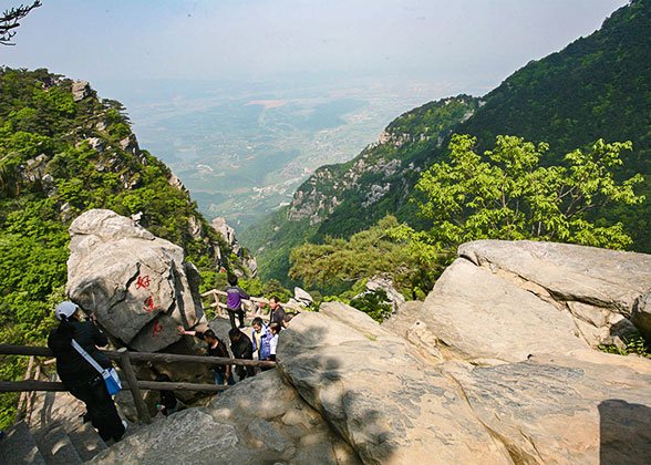 Mt. Lushan Climbing