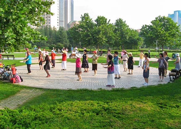 Morning Exercise in Chengdu People's Park Morning Exercise in Chengdu People's Park