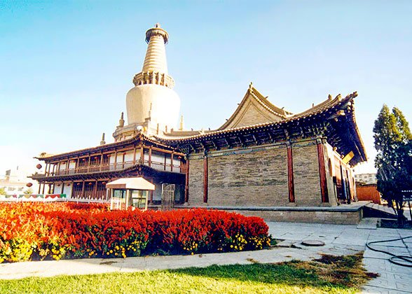 Courtyard of Giant Buddha Temple