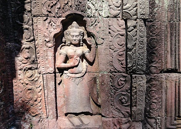 Delicate Carvings on the Temple Wall Delicate Carvings on the Temple Wall