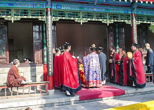 Taoists in the Temple of the Eight Immortals, Xi''''an